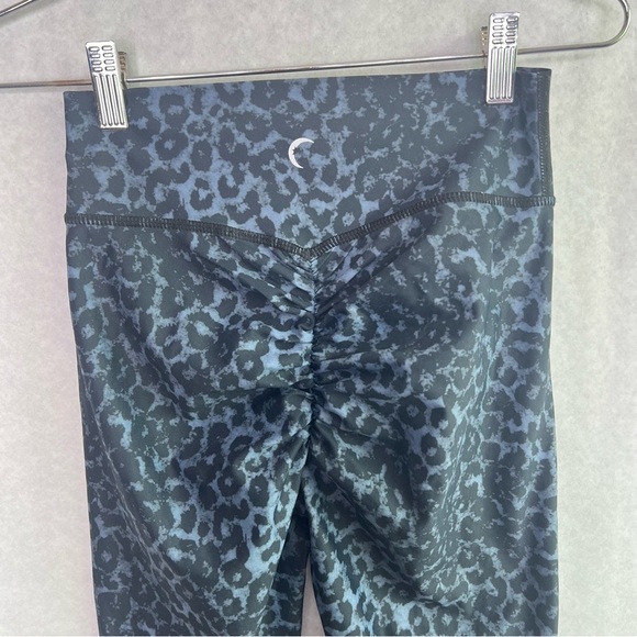 ZYIA Active Leopard Animal Print Scrunch Butt Leggings size 2 - Picture 4 of 6